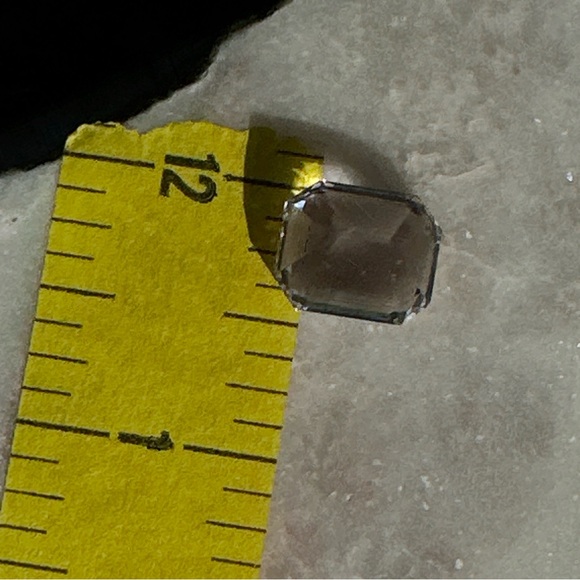 10.45 Carats Natural Spodumene Gemstone - Picture 12 of 17